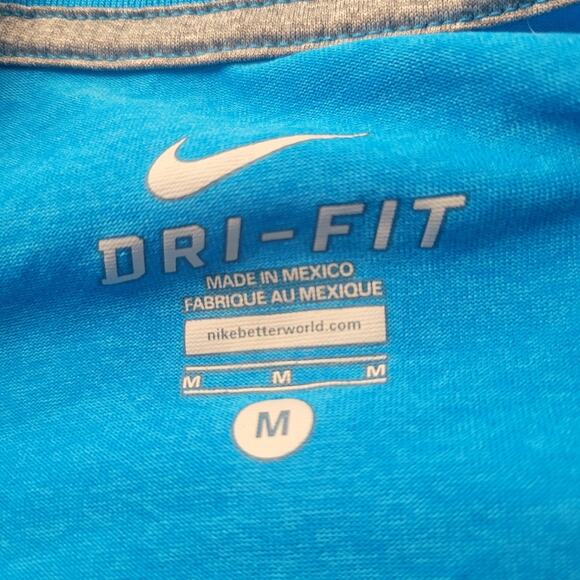 Medium Nike Dri-fit turquoise blue athletic short-sleeve top excellent condition - Picture 2 of 2